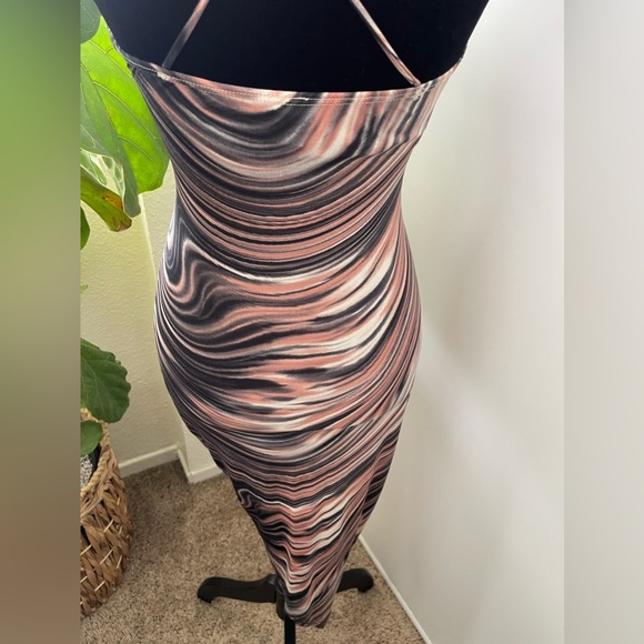 Dress - Picture 7 of 9